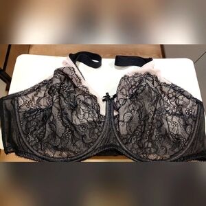 Wacoal Bra in Pink & Black with lace Size 46DD.